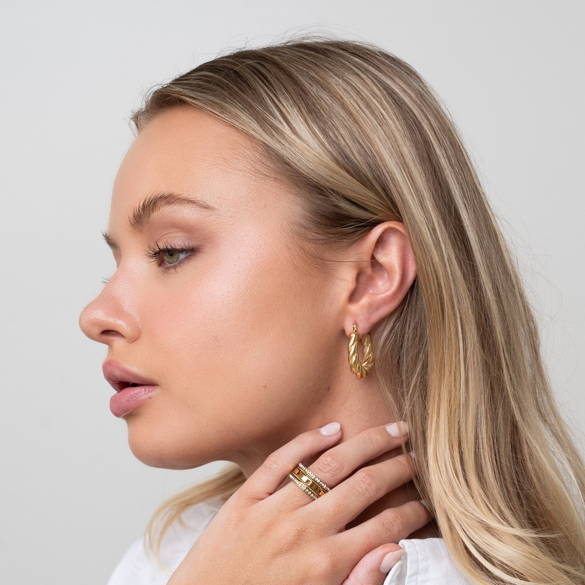 Brincos Argola Julia Banhada a Ouro 18k - ByFirenzzi