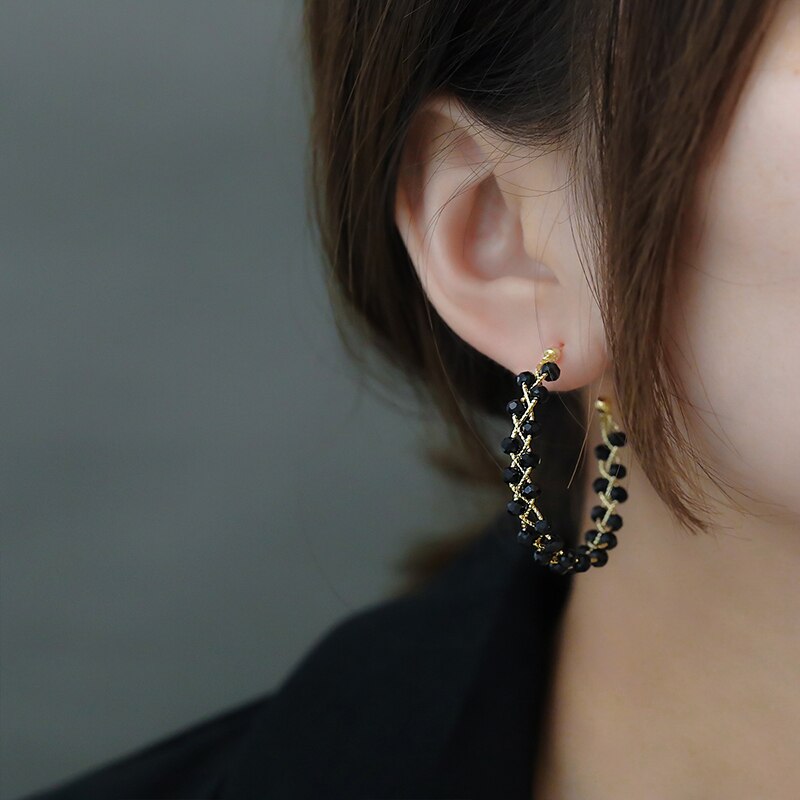 Brinco Argola Trançado met Cristal Negro Banhado a Ouro 18k - ByFirenzzi