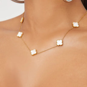 Colar Trevo Múltiplo em Branco e Banhado a Ouro 18k - ByFirenzzi