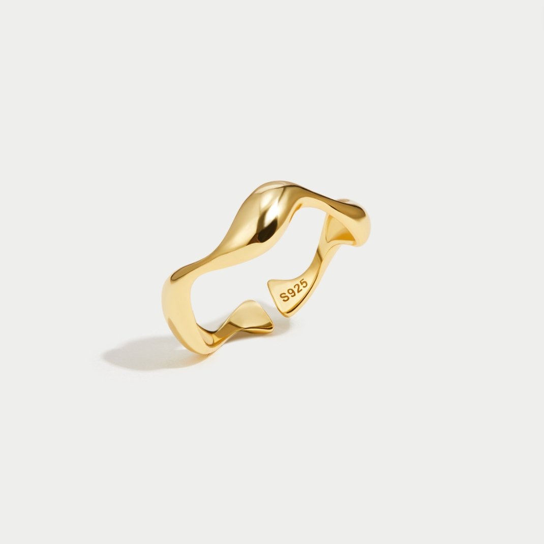 18k Gold-Plated Wave Motion Ring – ByFirenzzi