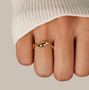 18k Gold-Plated Wave Motion Ring – ByFirenzzi