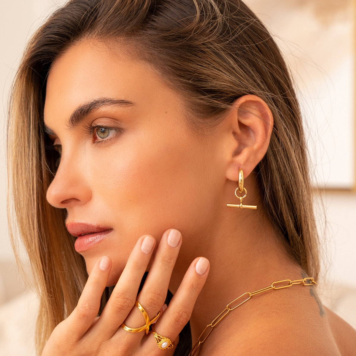 Brincos T-Bar Banhado a Ouro 18k - ByFirenzzi