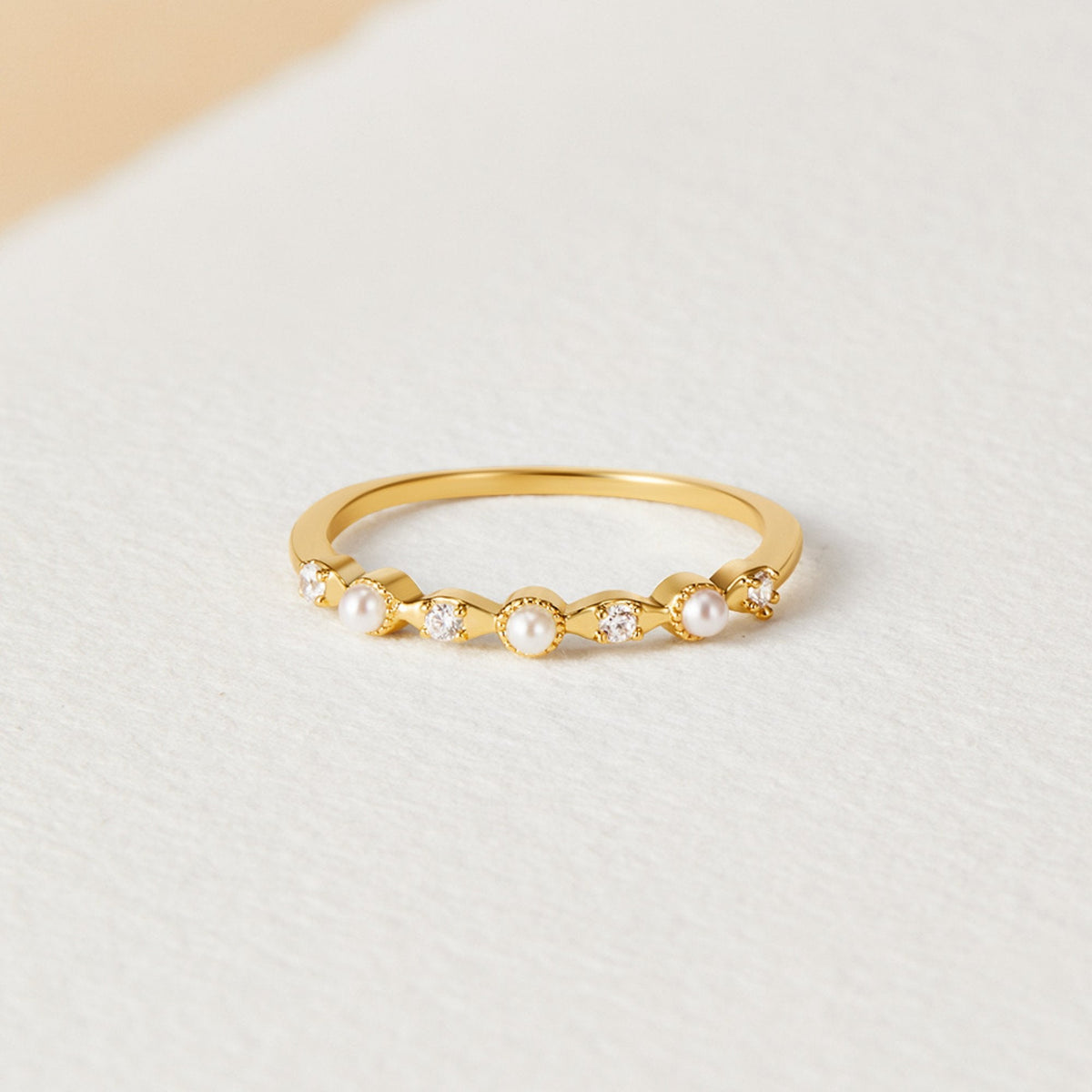 Anel Elsa de Pérola e Cristal Banhado a ouro 18k